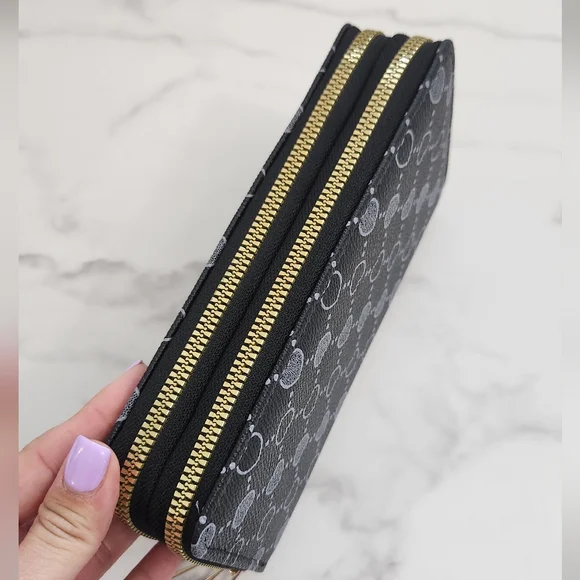 Stylish Black & White Heart Print Pattern Double Zip Wristlet Wallet - Picture 4 of 12